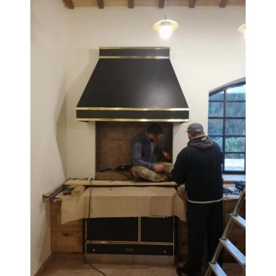 konyhabutor kurto tervezes gyartas fekete rez elegans angol cottage provence provansz loft country kurto paraelszivo szagelszivo beepites.JPG
